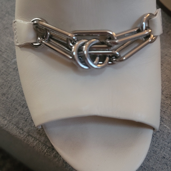 Vince Camuto heel - Picture 2 of 4